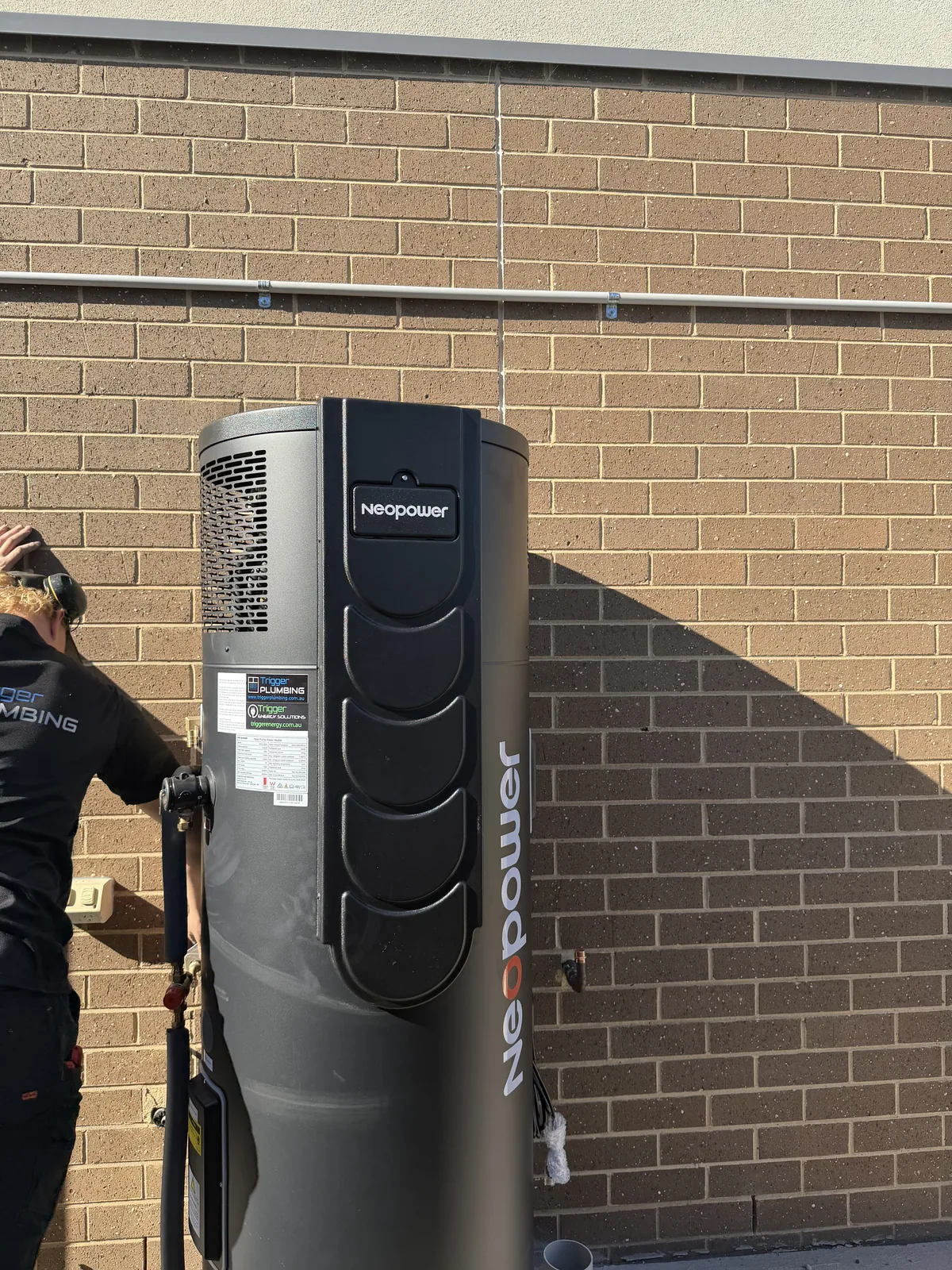 NeoPower heat pump installed alongside home batteries